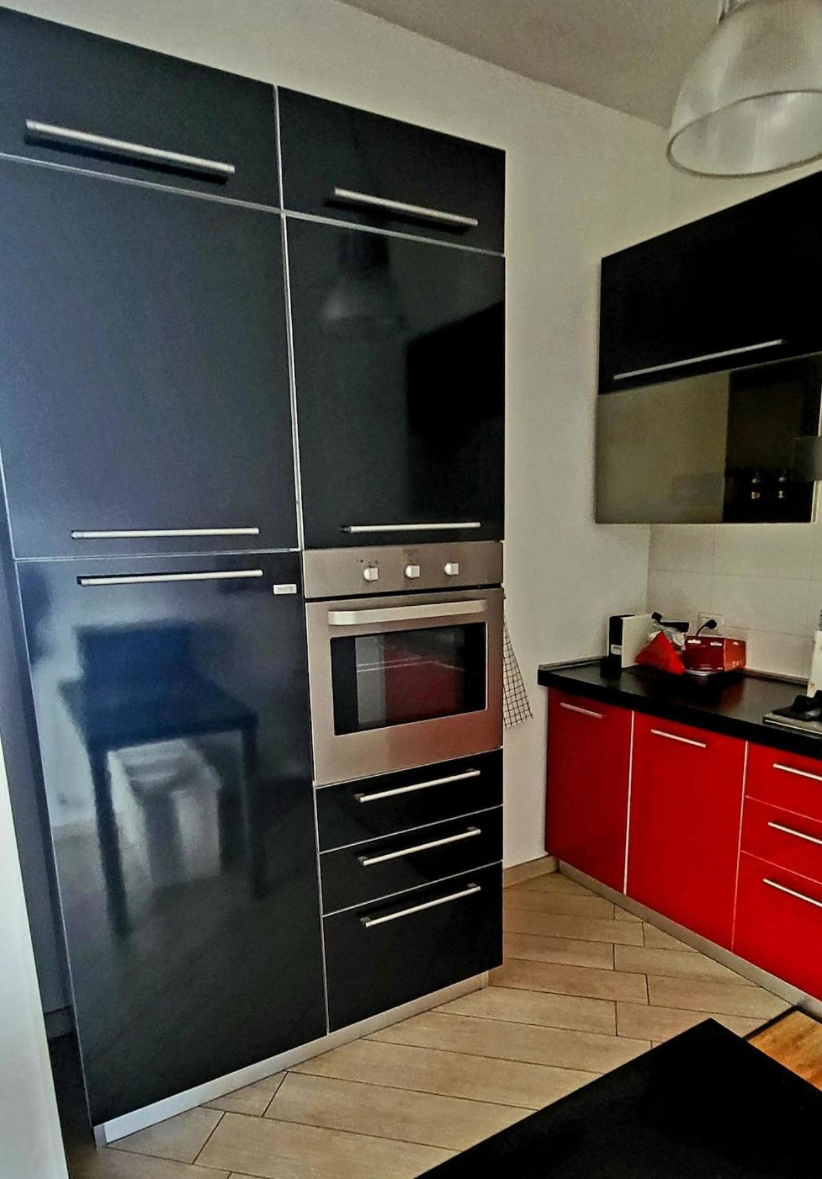 Urban Art Spacious And Modern Apartment *